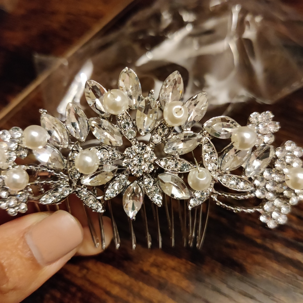 Bridal hair accessory